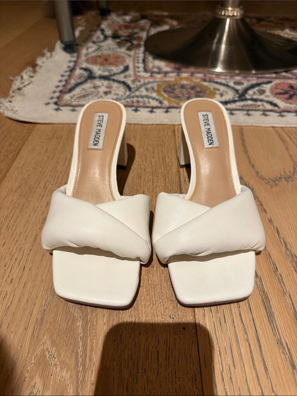 Beautiful Steve Madden white mule heels in excellent condition!! Size 8M